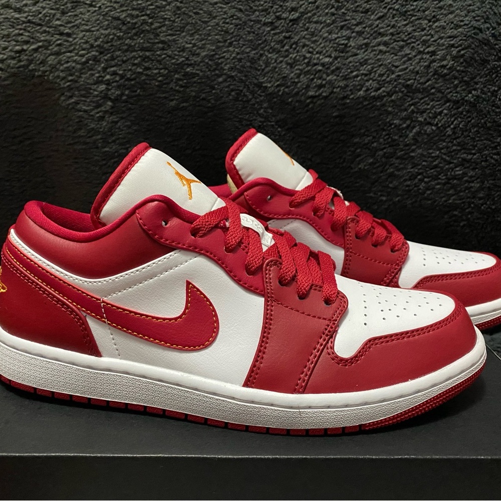NIKE Air Jordan 1 Retro Low Basketball Shoes Mens Size 8 Cardinal Red White